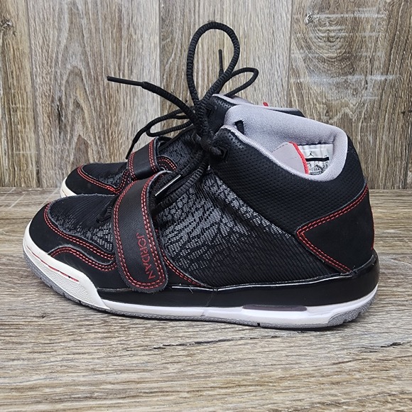 Jordan Nike Boys Basketball Sneakers 2013 #602662-004 Size 4Y Black Gray Red - Picture 2 of 9